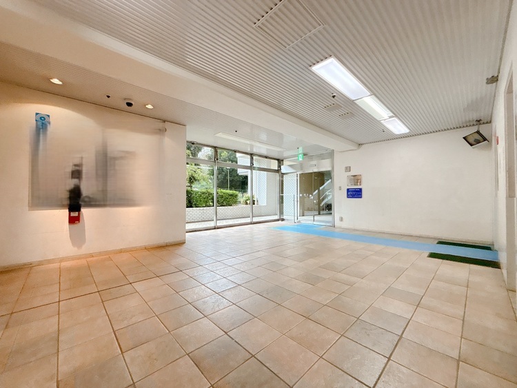 エントランス エントランス内部は、管理が行き届き清潔な共有スペースとなっています。