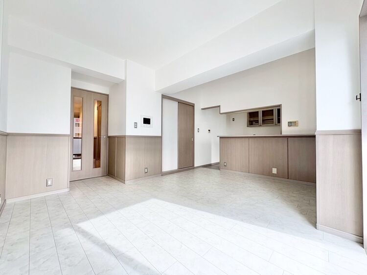 居間 忙しく過ぎゆく日常を置き去るほど、ゆったりした時間が流れるリビング。