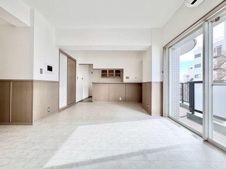 居間 居心地の良い空気感は、暮らしのステージを彩り、心からのやすらぎと満足感を与えてくれます。