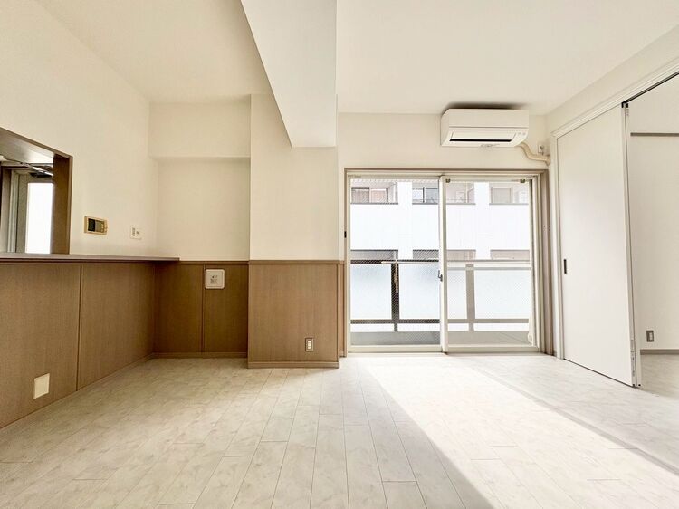 居間 飾り過ぎないシンプルな内装と偏り過ぎないデザインで統一しました。