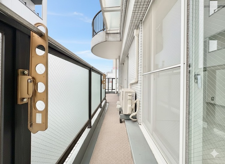 バルコニー 暮らしの中で、光と風を演出してくれるバルコニー。