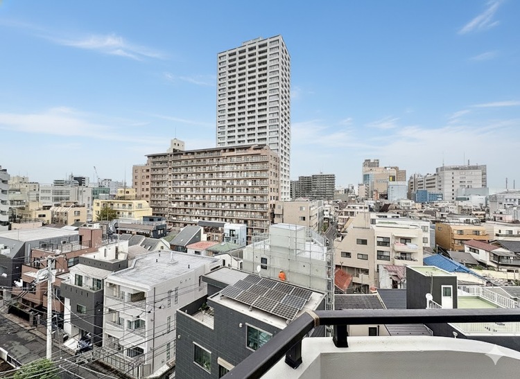 バルコニー 頬をなでる、優しい風を感じることが出来ます。