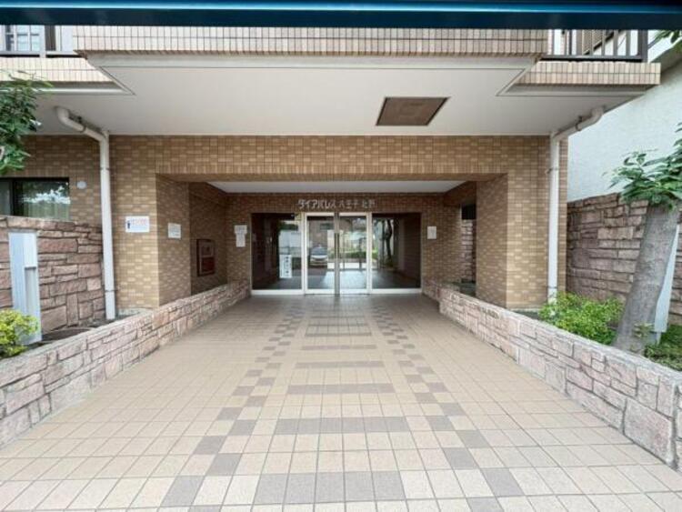 エントランス 【2025年10月撮影】