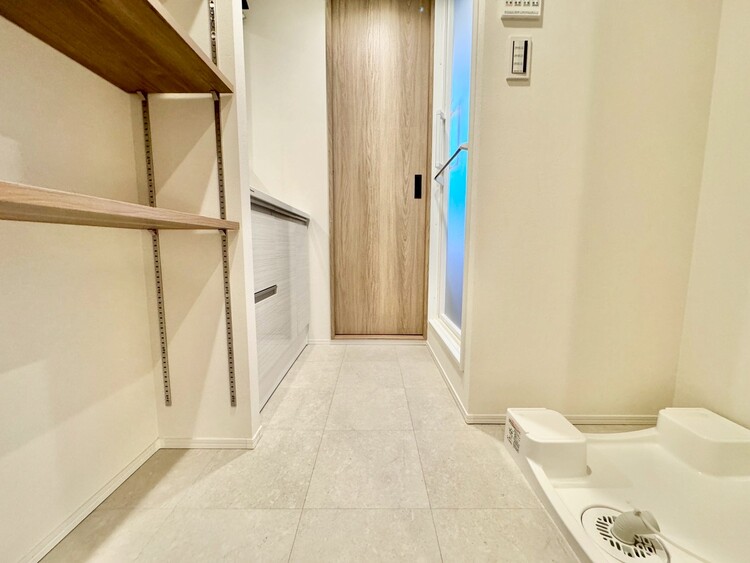 その他 十分な広さの脱衣所。