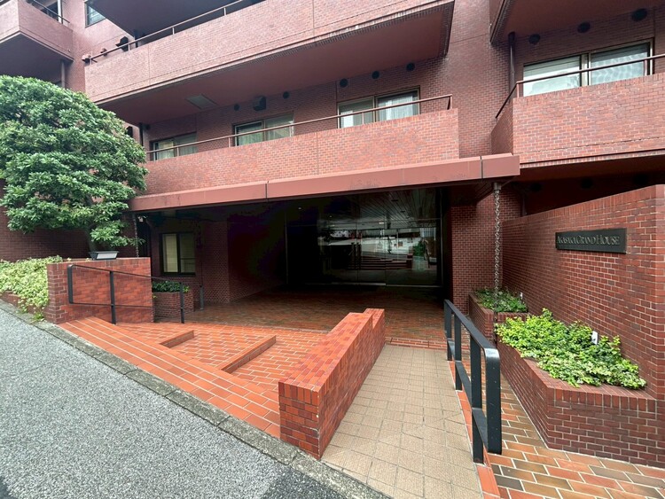 その他 上質感漂う玄関アプローチです。