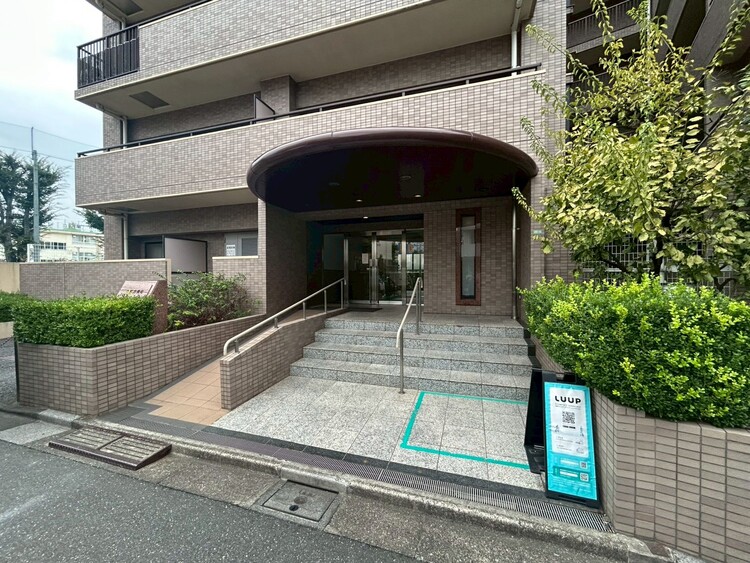 その他 上質感漂う玄関アプローチです。