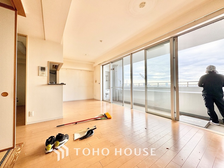 内装 ◆癒しの空間◆室内構成に拘り採光とセンスを散りばめた空間。それは『柔らかさ』に似た素敵な居場所。そこに暮らす人のことを考えつくり出したものは『癒し』という心地よい居場所なんだと思う