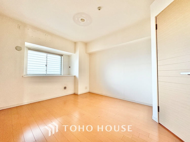 内装 ◆間接照明◆オレンジ色の光が僕達を大人な気分にさせる。静かで優しく語りかけるその光は、今日の終わりを告げてくれ、でも明日にはいい事が必ず来るよ。そんな囁きが聞こえてくる