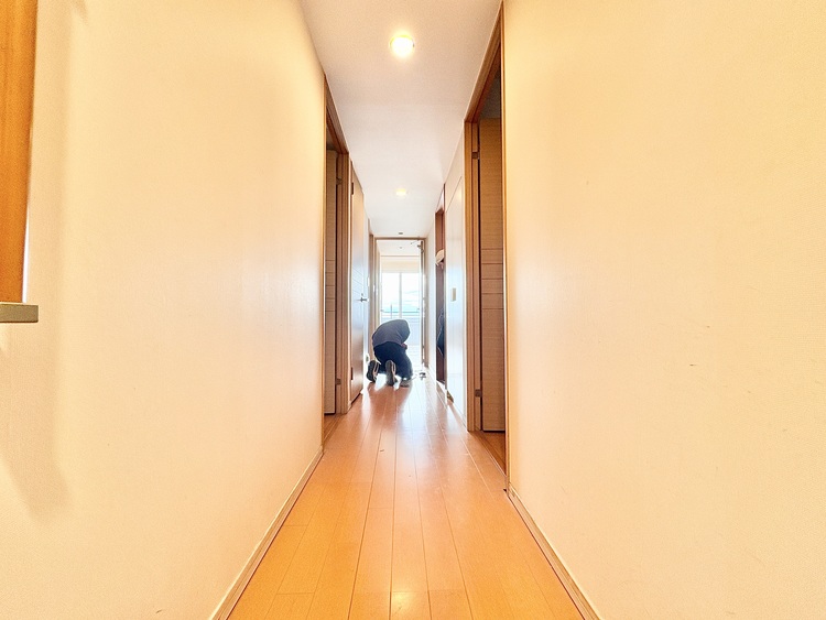 内装 ◆闇夜の輝き◆オレンジ色の光は大人になった今の僕にはわかる。1日の終わりを伝えに来たわけではなく、また明日が来る方へ導いてくれた事を。