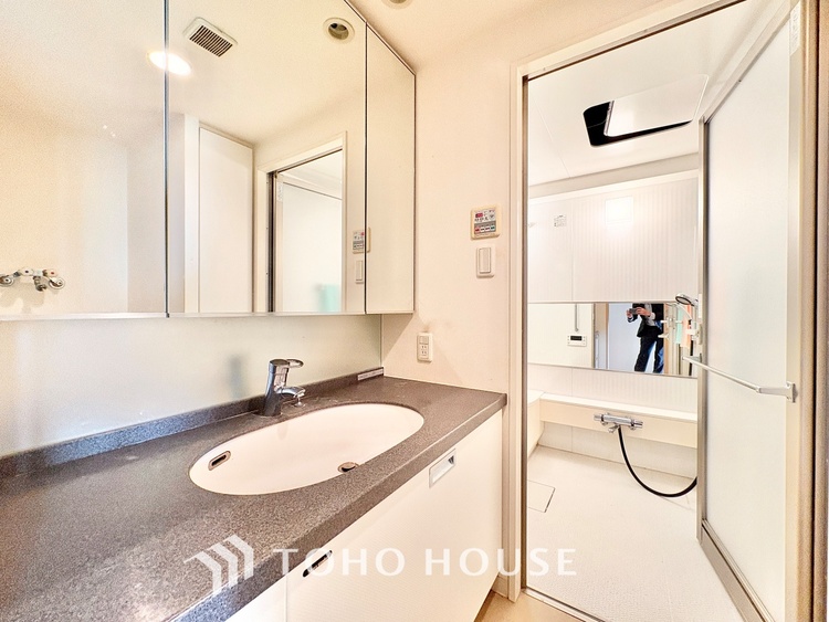 洗面 ◆洗面◆清潔感のある水回り。白で統一されたスタイリッシュな空間。毎日使う場所だから究極にシンプルにこだわりました。