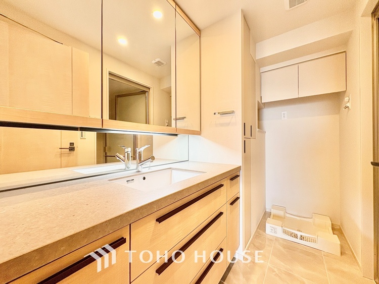 洗面 ◆洗面◆清潔感のある水回り。白で統一されたスタイリッシュな空間。毎日使う場所だから究極にシンプルにこだわりました。