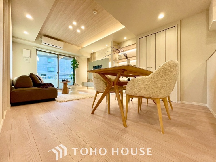 内装 【LIVING】◆扉を◆開くとこの景色。家族の”おかえり”の声が聞こえてきそう。