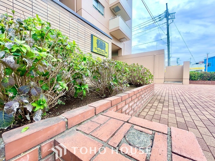 外観 【ENTRANCE】◆家族◆帰りを待つ家族の元へと急ぐときの弾む思い。そんな思いを引き立てる。