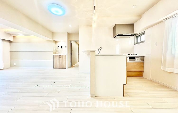 内装 ◆隠された美しさ◆流麗な音楽が流れているような繊細でいながら整然かつ堅牢なこの空間。この空間は確かに美しい。しかし、そこには美しさ以上のものが隠されている。