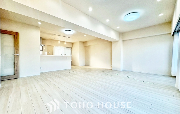 内装 ◆ここに在る◆事も無げに美しく、伝えるには筆舌に尽くし難い。豪華絢爛や華美と言う事ではなく、住まう者にとって暮らし易く心地がいいと言う美しさがこの住まいには込められている。