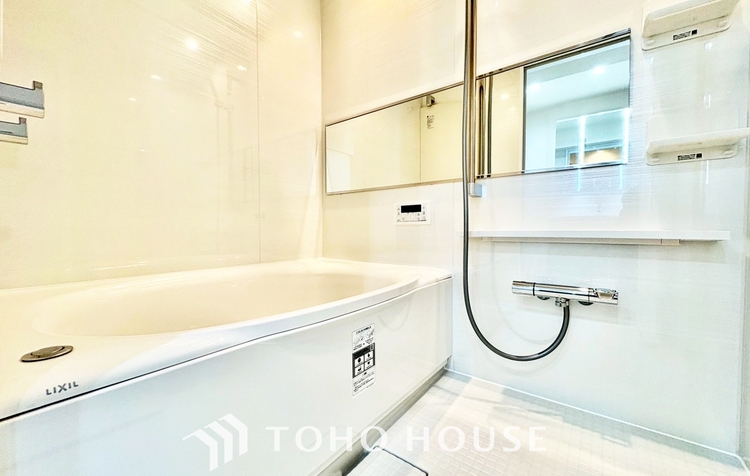 風呂 ◆陽溜まり◆の温もりを感じ、ふわりと寄り添う太陽の妖精たちが自然と僕達を微睡ませる。うとうとしたい訳ではないがそんな時間が嫌いじゃない自分がここにいる。