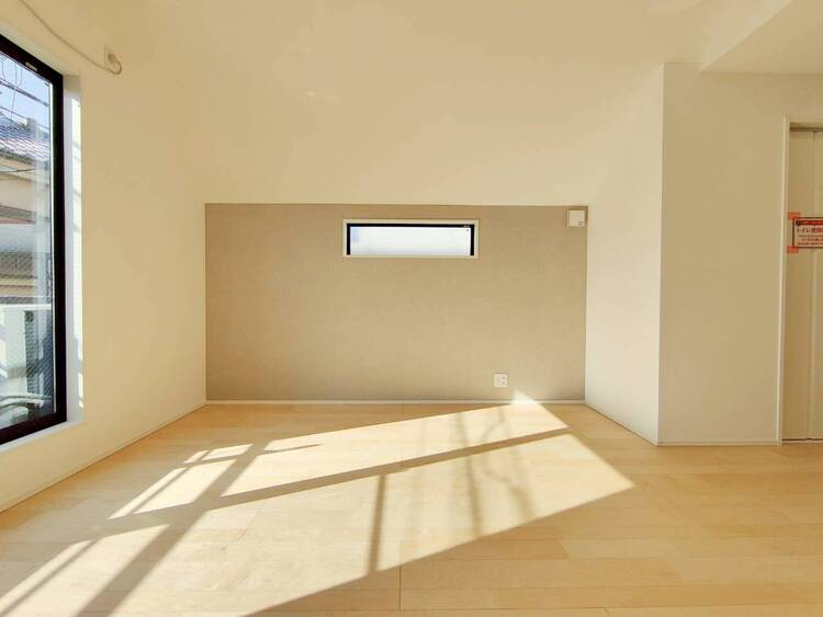 居間 落ち着いた雰囲気に包まれて、伸びやかな空間。