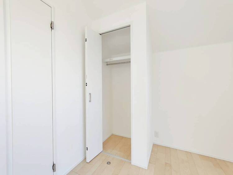 収納 家電やスーツケース、ストック品など何でも片付く嬉しい空間です。