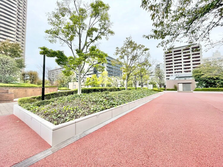 その他 マンションの敷地内には、中庭もございます。