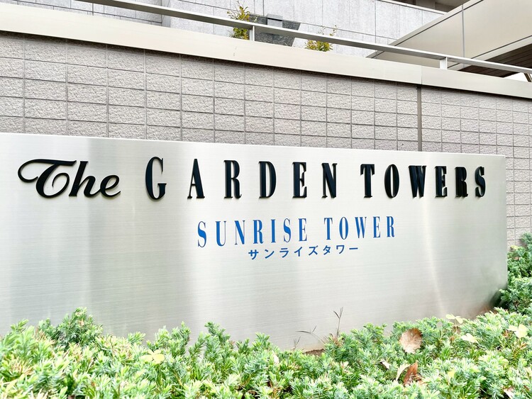 その他 スタイリッシュなエンブレム。お洒落なマンションは入り口から。