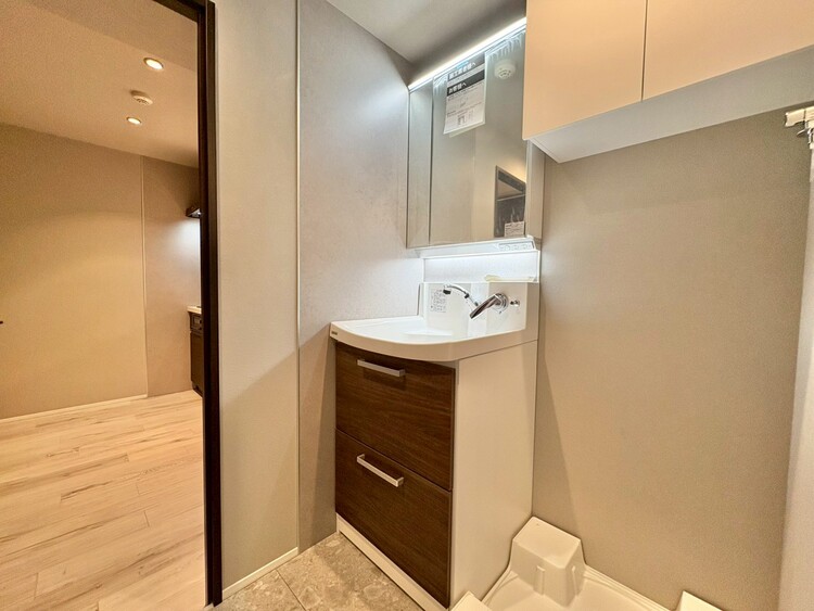 その他 清潔感を感じられる洗面化粧台。