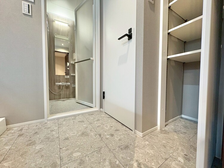 その他 十分な広さの脱衣所。