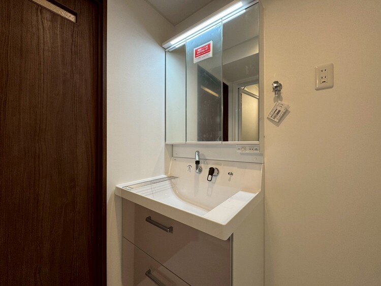 洗面 清潔感を感じられる洗面化粧台。