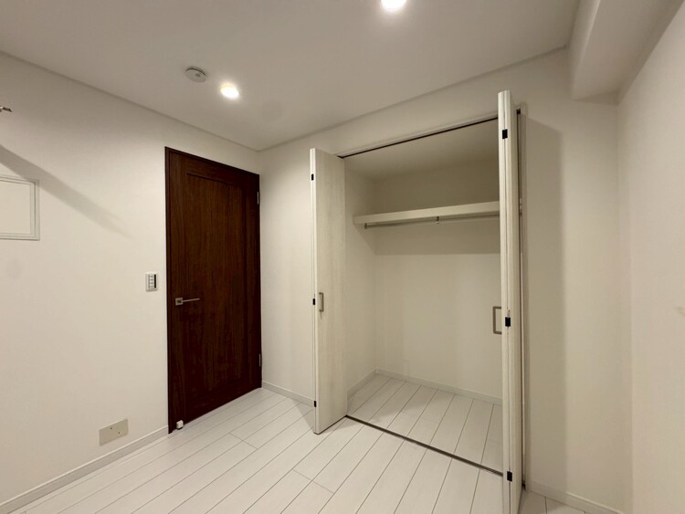 収納 家電やスーツケース、ストック品など何でも片付く嬉しい空間です。