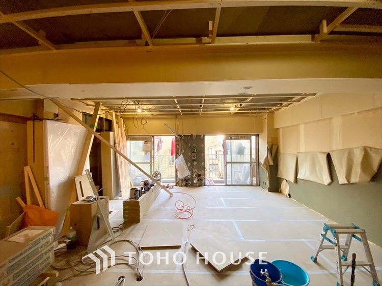 内装 【LIVING】◆眩い◆光が燦々と入り、家族の笑顔を照らす。「いつまでも続いて」と願う夢のような毎日がここにある。