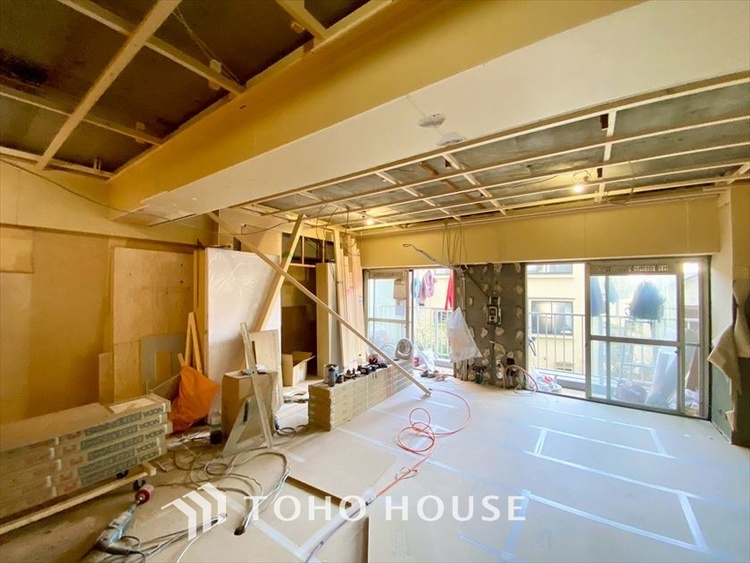 内装 【LIVING】◆陽光◆が差し込む。この開放的なLDKに家族の笑顔が集う。家族が一緒に過ごす空間は明るく、そして居心地よく。