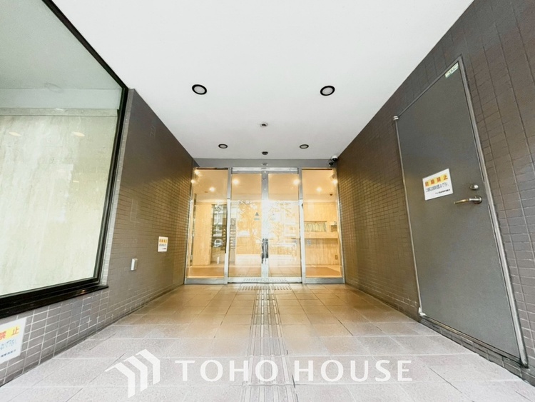 その他 【BALCONY】◆BLUE SKY◆自然の心地よさに包まれる。大開口の外に広がるのは爽やかな青空。