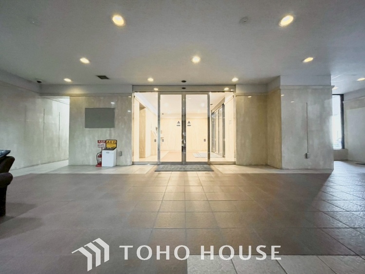 エントランス 【ENTRANCE】◆家族◆家で家族と過ごす時間は限られている。帰りを待つ家族の元へと急ぐときの弾む思い。そんな思いを引き立てる邸宅。