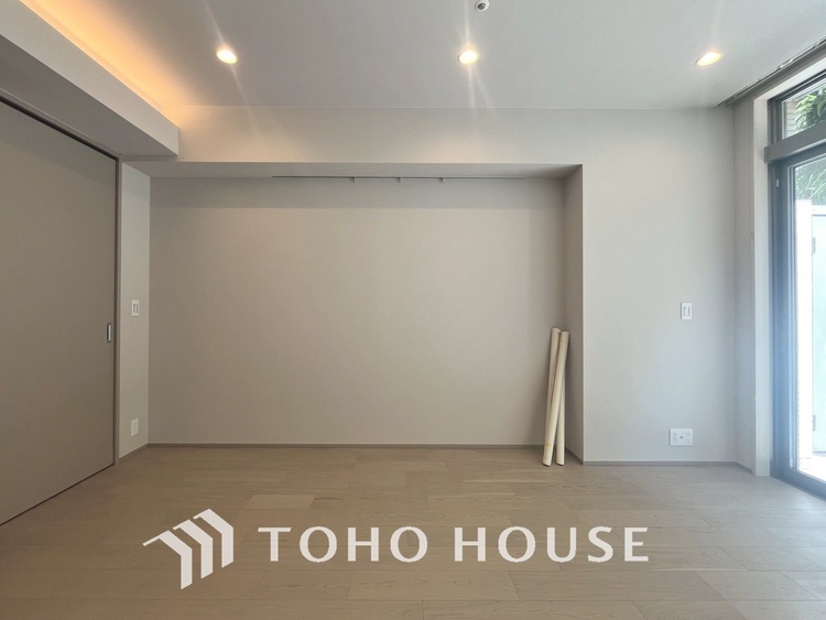 内装 【LIVING】◆陽光◆が差し込む。この開放的なLDKに家族の笑顔が集う。家族が一緒に過ごす空間は明るく、そして居心地よく。