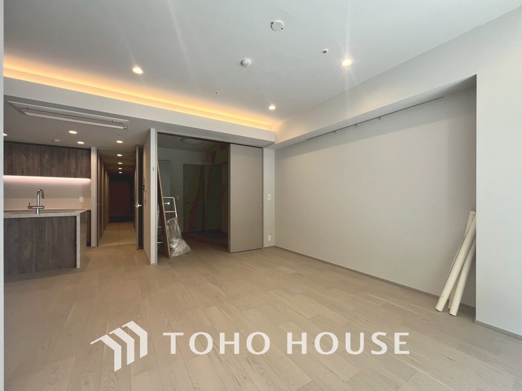 内装 【LIVING】◆扉を◆開くとこの景色。家族の”おかえり”の声が聞こえてきそう。