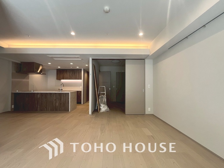 内装 【LIVING】◆住む喜び、楽しさ、感動◆を君と共有したい。いつまでもずっと家族を見渡せるこの広い空間で。