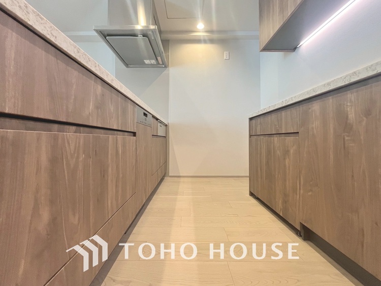 キッチン 【KITCHEN】◆ワクワク◆開放的で機能性も高いシステムキッチン。お子様は毎日のご飯にワクワク！