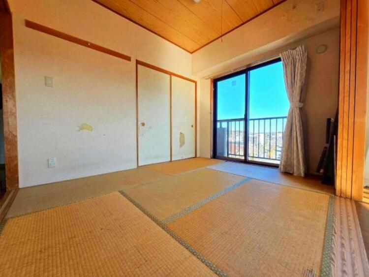 内装 ホッと足を伸ばして寛げる和室