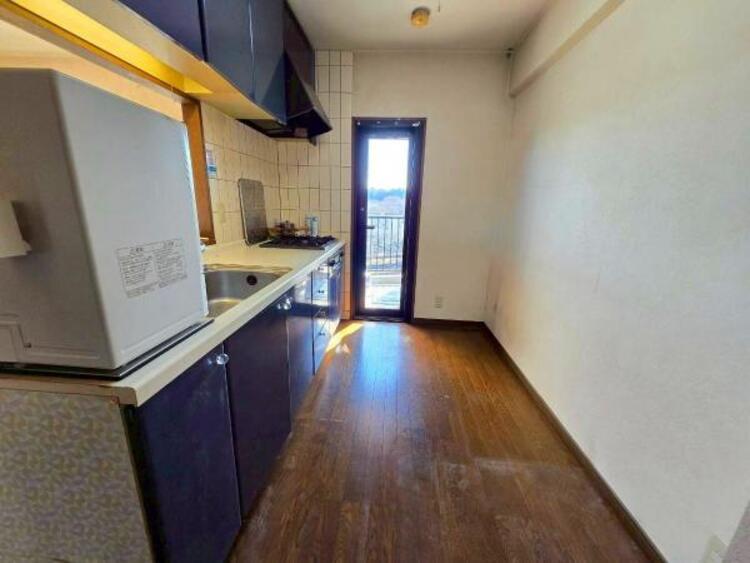 キッチン キッチンからバルコニーに出ることも出来ます