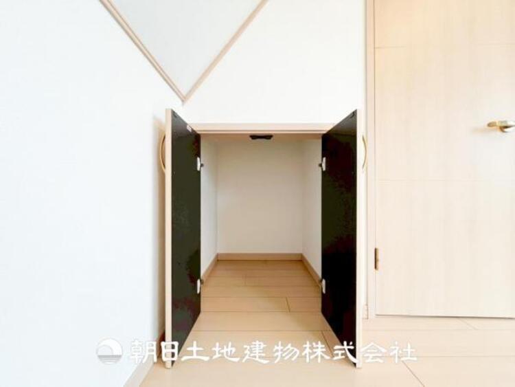 洗面 【収納】部屋ごとに設けた収納は住みやすさへのこだわりがあります。シンプルで使いやすい収納スペース。