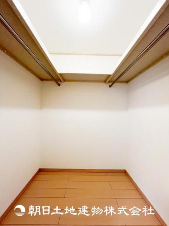 収納 【WIC】収納に便利なウォークインクローゼットがあり、衣類をまとめてしまえるので管理がしやすいです。