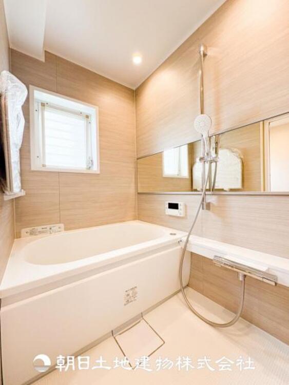 風呂 1日の疲れを癒すバスタイム。心地よいリラックスを叶える独立した美しい空間です。