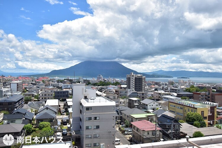 周辺 【眺望】高層階にあるお部屋で2面にバルコニーがあります！桜島が一望できる眺望が魅力です♪