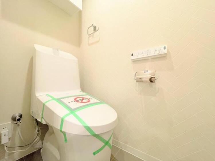 その他 ●〇ゆとりをもった広さ、白ベースに清潔感ある空間です。もちろんウォシュレットも完備しております。小物を収納するスペースがあるのも良いですね。毎日頻繁に利用する大切な空間だからこそ、こだわりたいです〇●