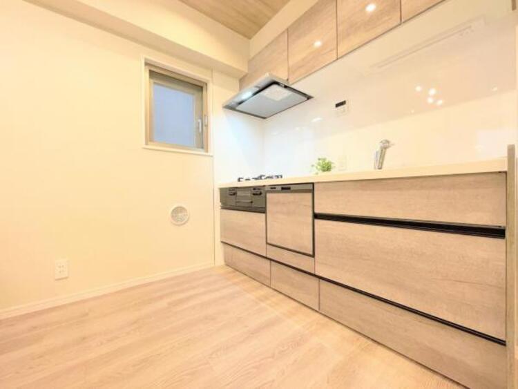 キッチン ●〇新しいキッチンは気分も上がり、家事も楽しくできそう。お手伝いをしてくれるお子様と並んで立てるキッチンは、ご家族のコミュニケーションを育む場として活躍します。収納力が高い事も大事なポイントです〇●