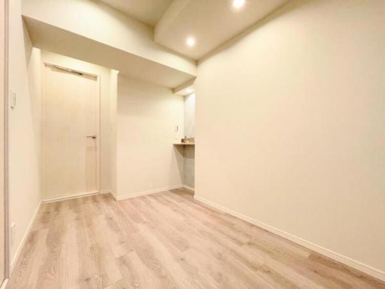 その他 【居室】ナチュラルな木目と上品な色合いが魅力的な居住スペース