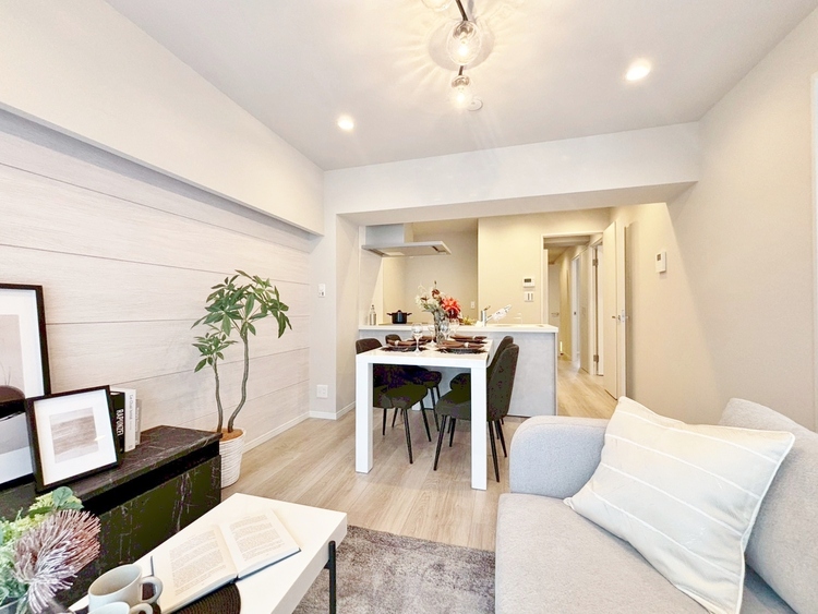 居間 居心地の良い空気感は、暮らしのステージを彩り、心からのやすらぎと満足感を与えてくれます。