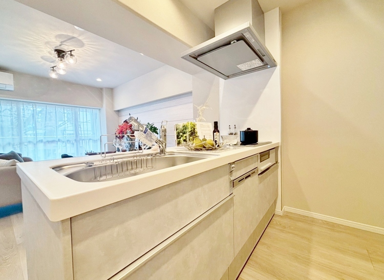 キッチン スマートな意匠と充実の機能を備えたキッチンが、暮らしにおいしい彩りを添えます。