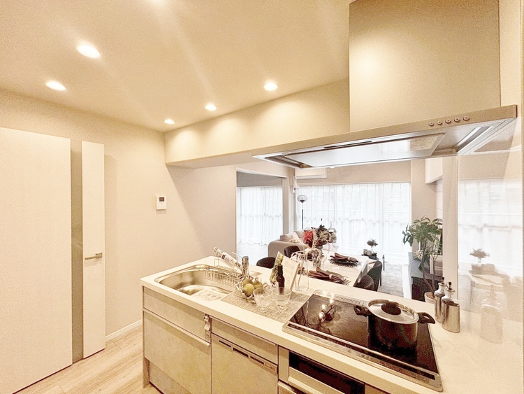 キッチン 洗練されたスタイリッシュなデザイン性と使いやすさを備えた仕様。