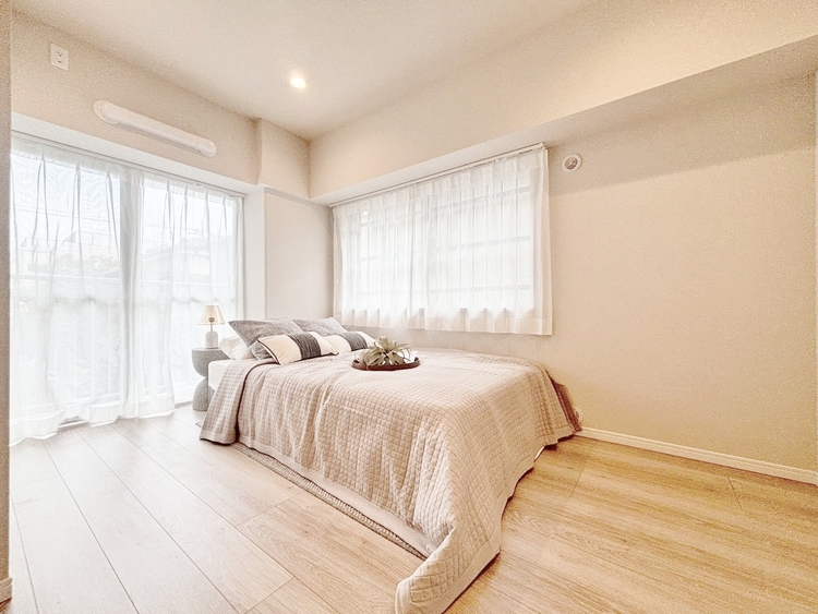 寝室 ベッドも十分に設置するスペースがあります。