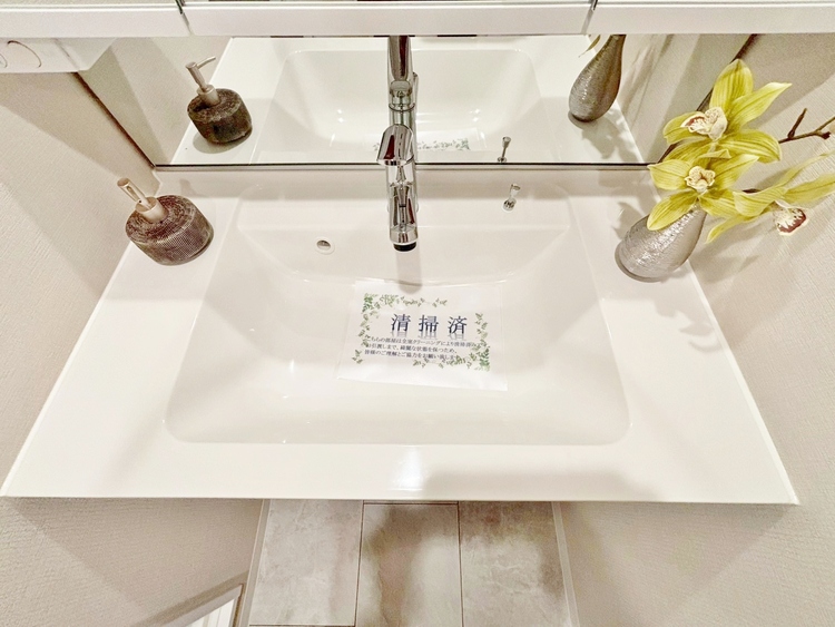 洗面 何かと物が増える場所だからこそ、スッキリと見映えの良い空間に。